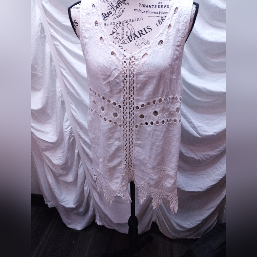 Chic White Lace Tunic Top